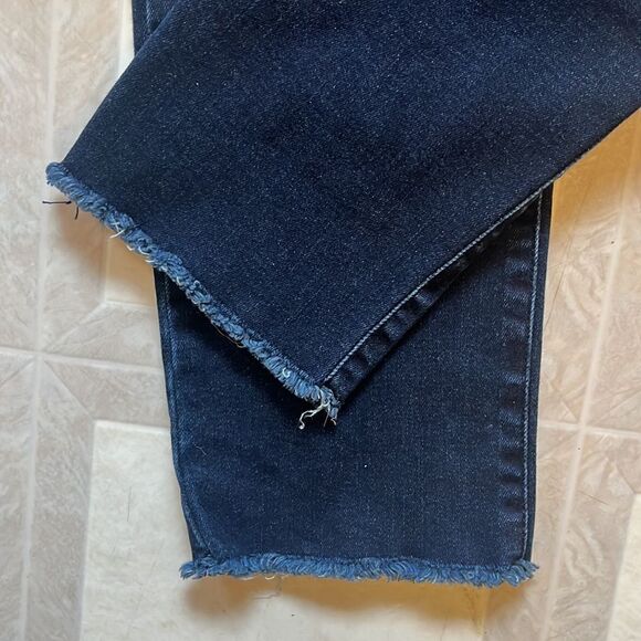 EXCELLENT CONDITION WOMEN’S SIZE 6P DEMOCRACY “AB” TECHNOLOGY FRAYED HEM JEANS - Picture 8 of 9
